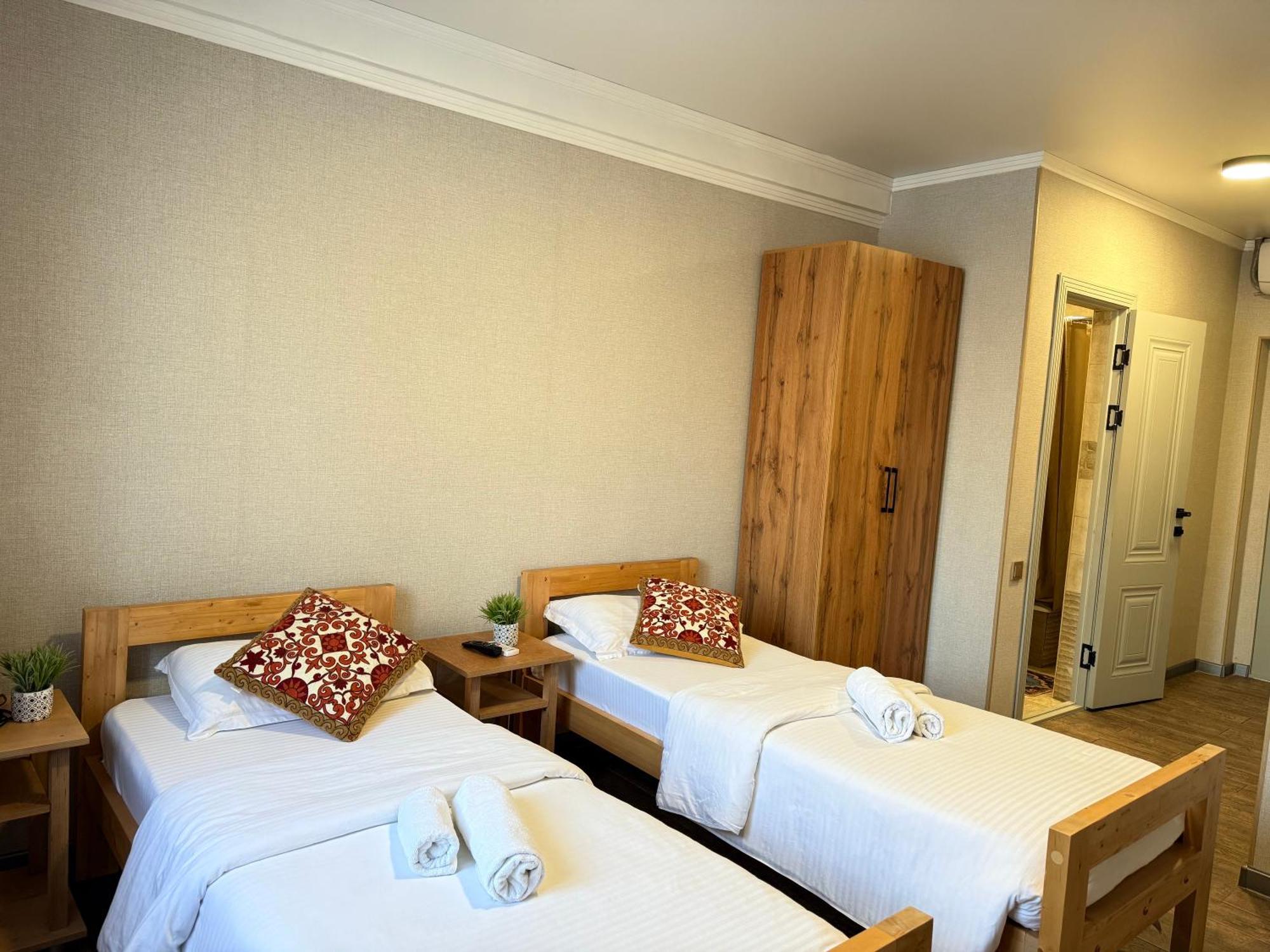 Salamat Hotel Bishkek Exterior photo