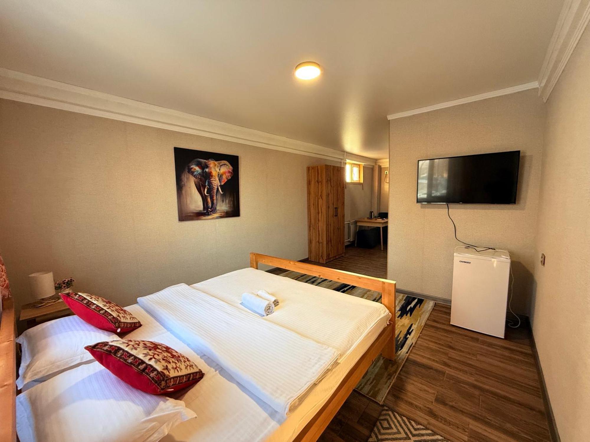 Salamat Hotel Bishkek Exterior photo